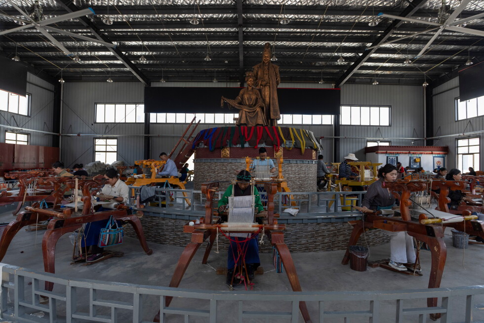 A Tibetan cooperative weaves Zeter to keep a centuries-old tradition alive