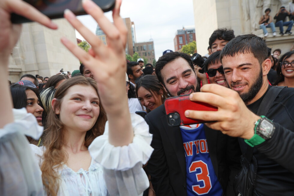 New York City Mayor Mamdani look-alike contest draws crowd
