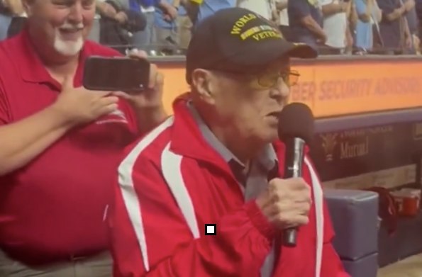 102-Year-Old WWII Veteran's 'God Bless America' Brings Brewers Crowd to