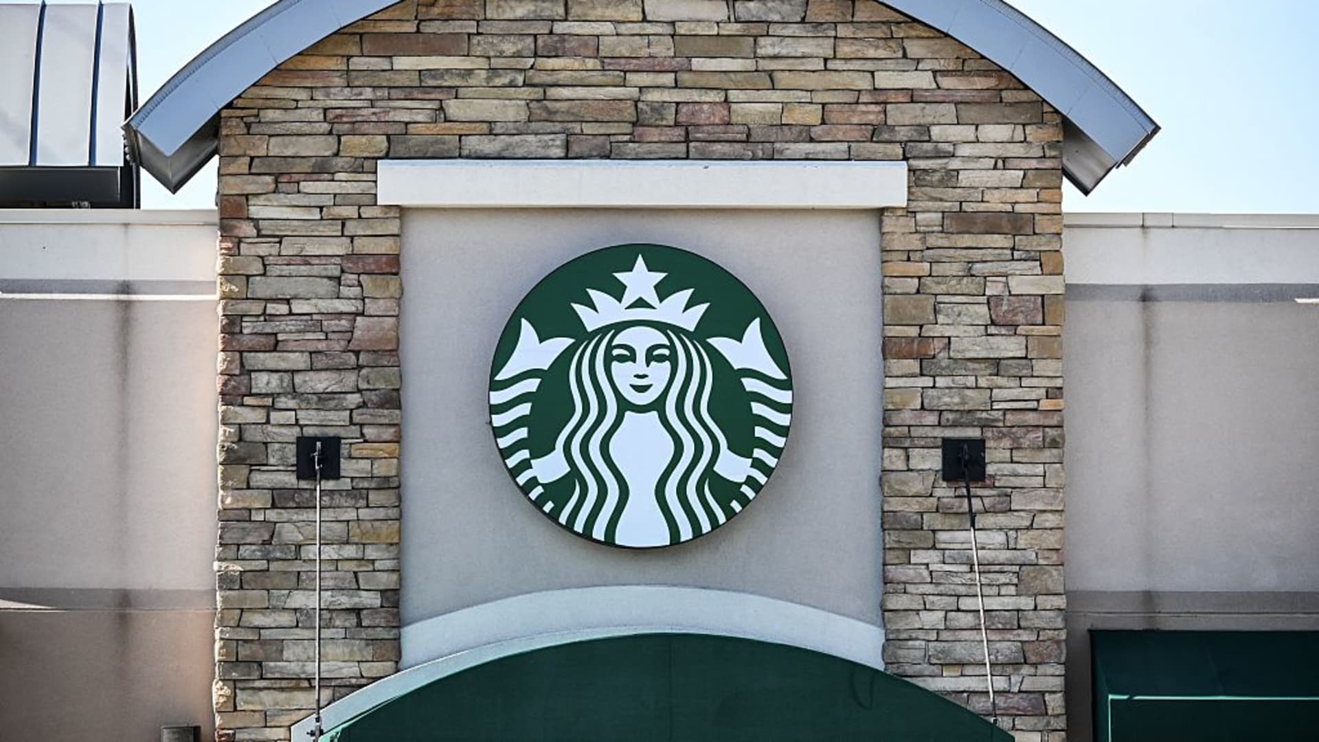 Starbucks to close 250 stores