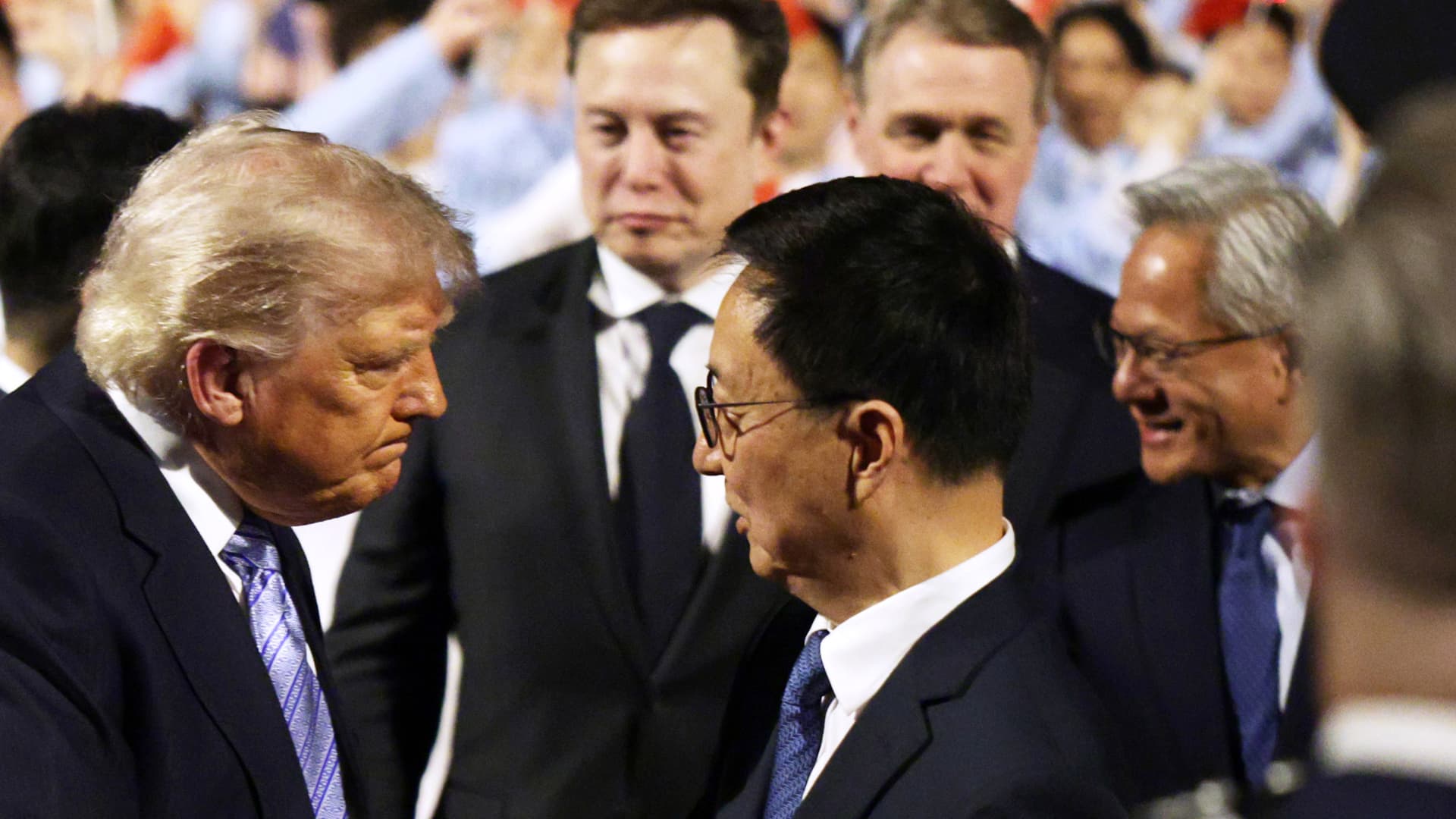 Automakers urge Trump to bar Chinese automakers in U.S.