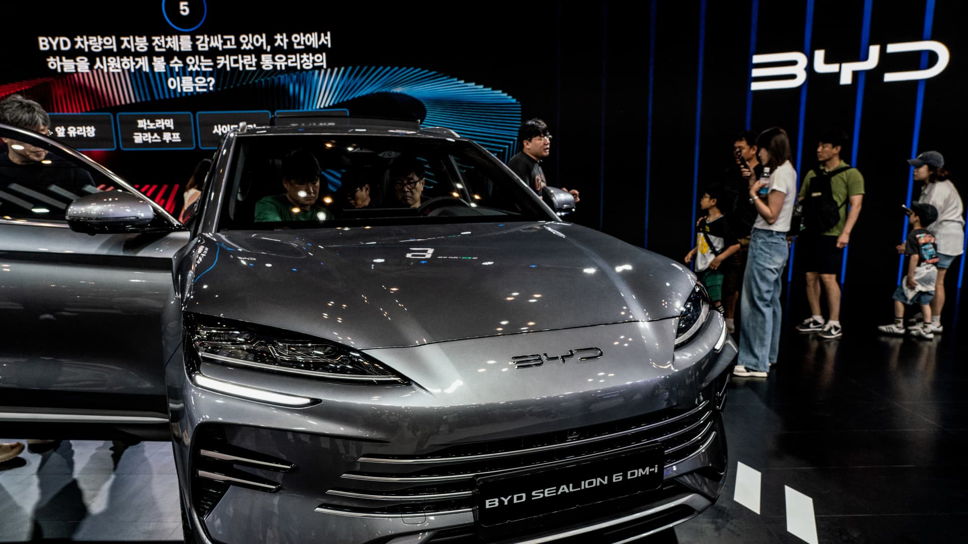 Automakers urge Congress to quickly ban Chinese vehicles in U.S.