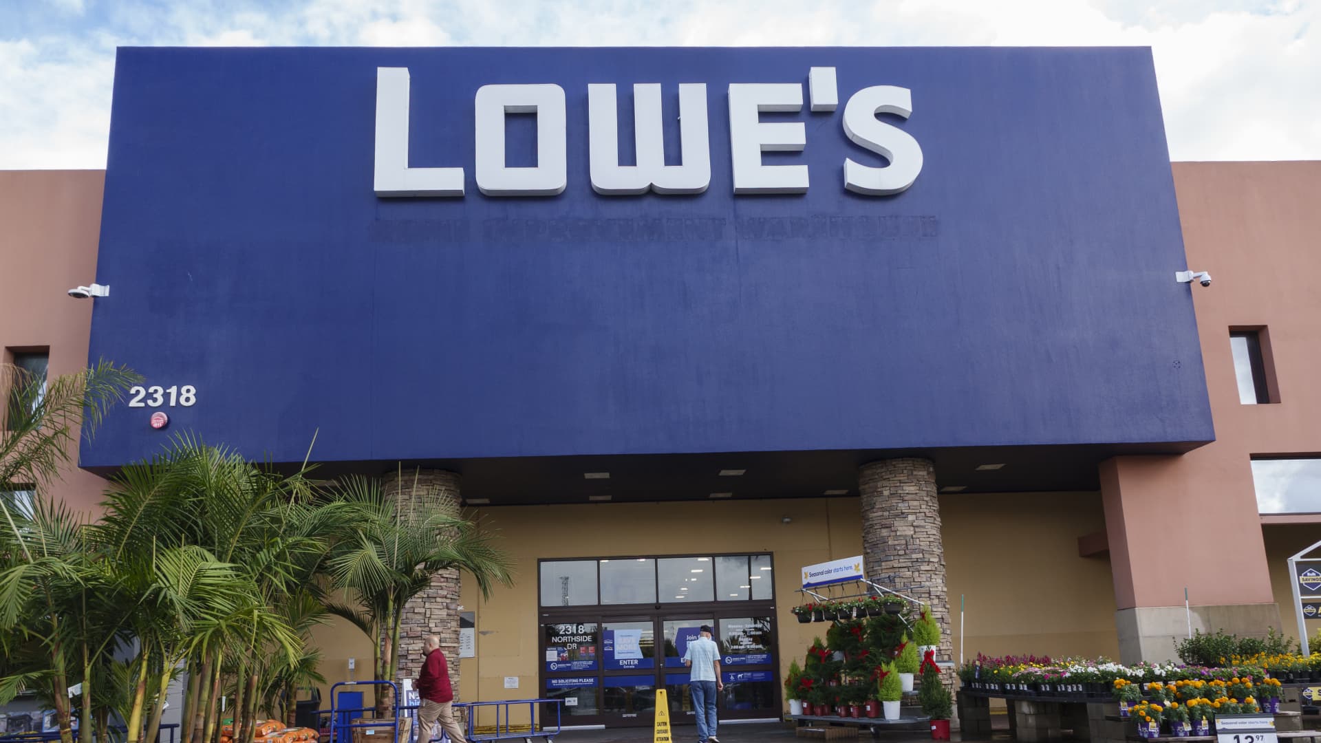Lowe's launching drone delivery service with DoorDash, Alphabet
