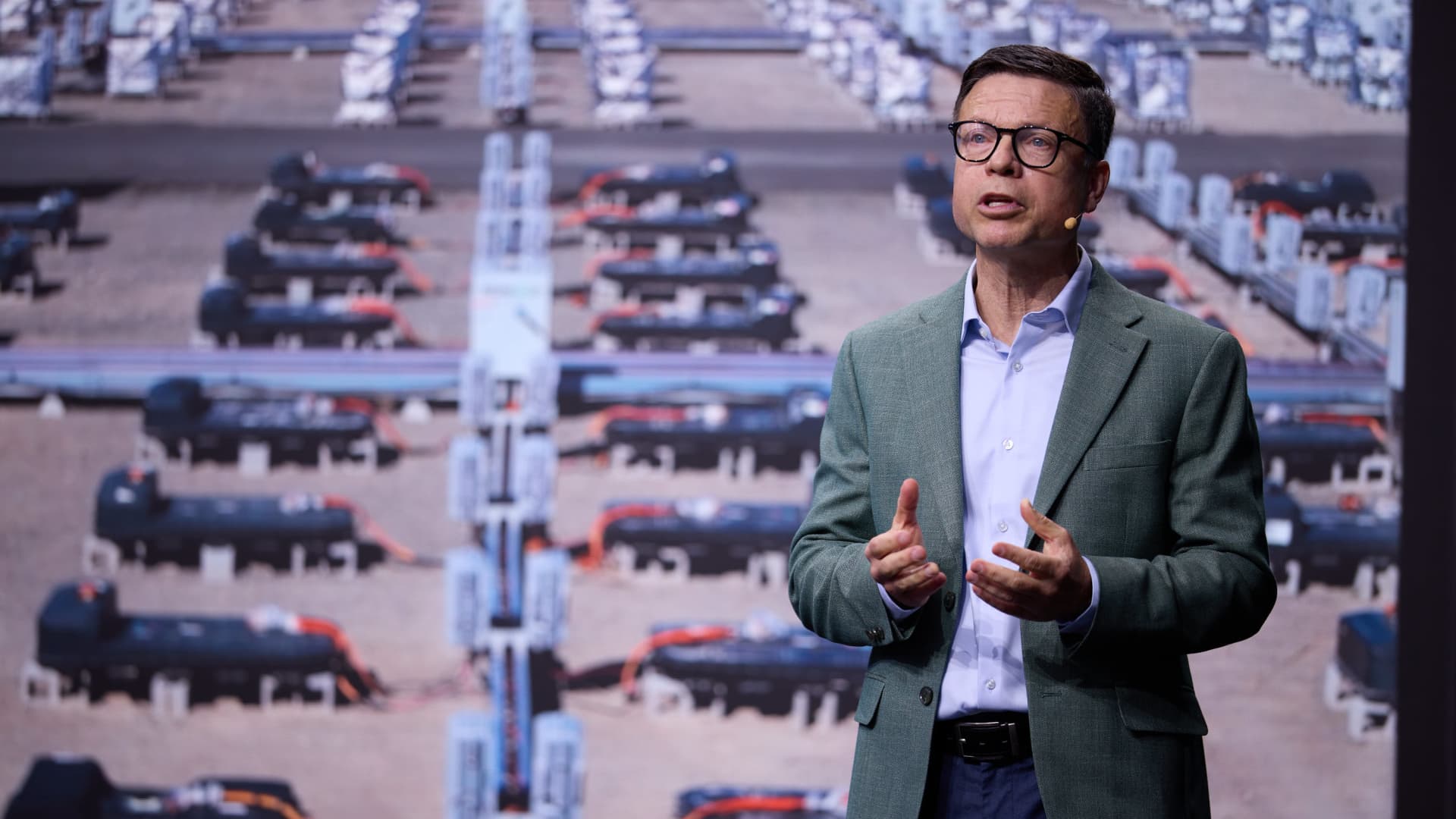 GM plans U.S. battery development as DOT attacks Ford for China ties