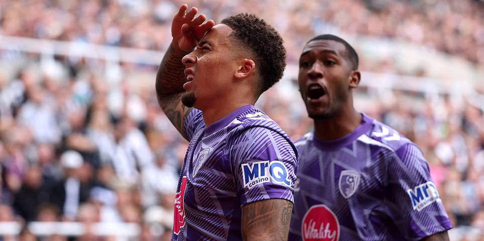 Newcastle vs Bournemouth - plus Man City and Tottenham in 3pm kick-offs LIVE: Early controversial goal at St James's
