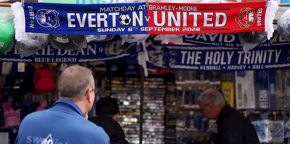 Everton vs Manchester United - Premier League LIVE: Michael Carrick's side seek back-to-back wins against former boss David Moyes' Toffees