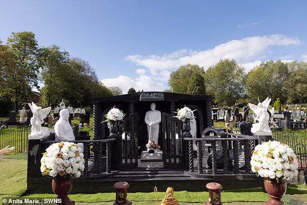 A giant new memorial to remember Michael Collins in Shiregreen Cemetery, Sheffield, has sparked fury