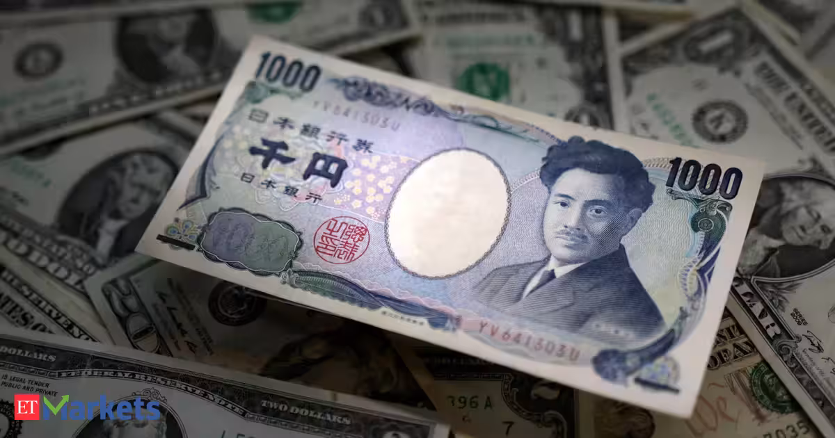 Yen hangs near 160 amid BOJ rate-hike bets, dollar wobbles