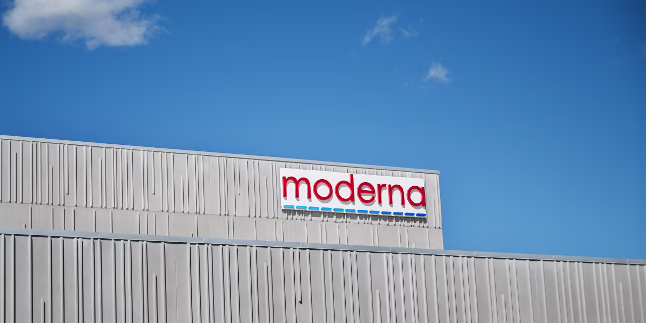Moderna’s Cancer Vaccine Rally Sparks Rare Sell Rating and Projected 45% Stock Drop