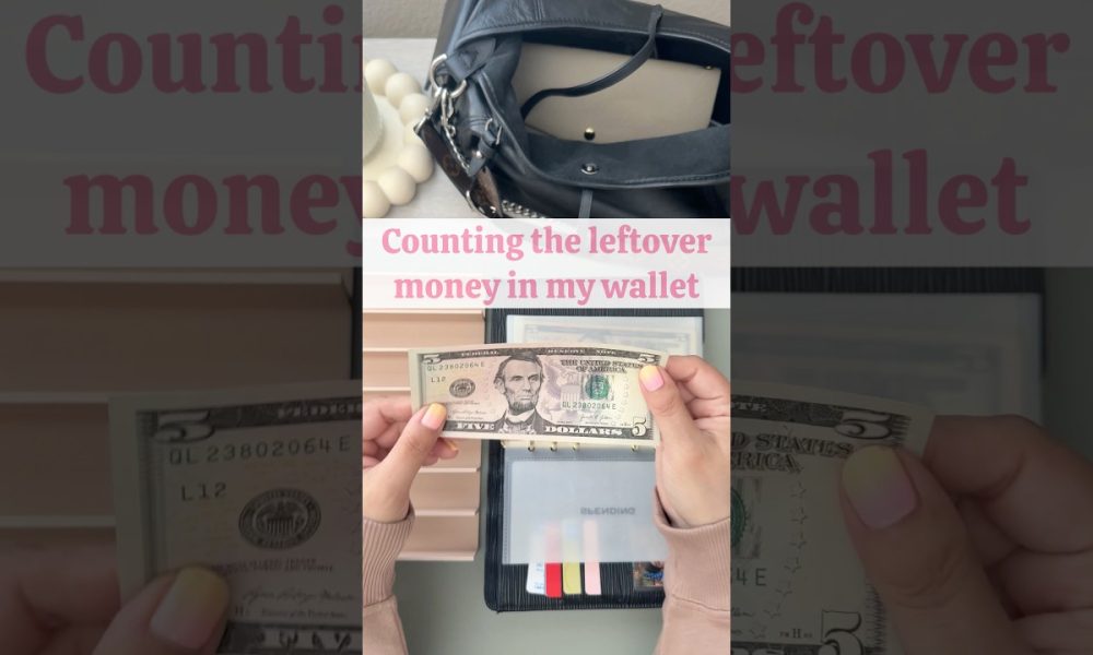 Counting the leftover money in my wallet. #cashenvelopes #cashstuffing #savingschallenges