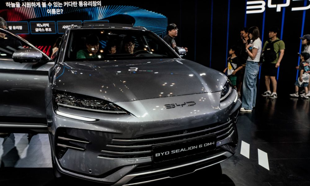 Automakers urge Congress to quickly ban Chinese vehicles in U.S.