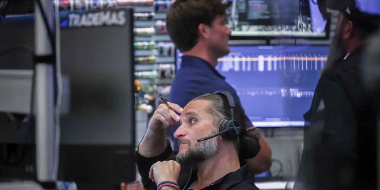 U.S. Stocks Snap Losing Streak as Oil Prices Fall