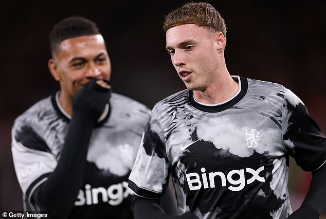 BRENTFORD, ENGLAND - SEPTEMBER 18: Morgan Rogers and Cole Palmer of Chelsea react as they warm up before the Premier League 2026/27 match between Brentford and Chelsea FC at Gtech Community Stadium on September 18, 2026 in Brentford, England. (Photo by Ryan Pierse/Getty Images)