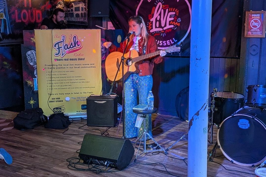 US singer-songwriter performs in Southsea for radio station