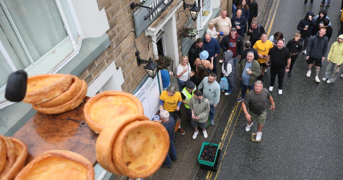 List of Ramsbottom road closures for Black Pudding Throwing