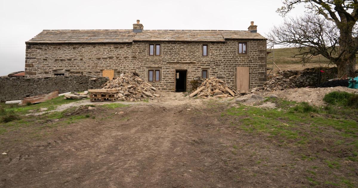 Who will live at Amanda Owen's Anty John's when it is finished?
