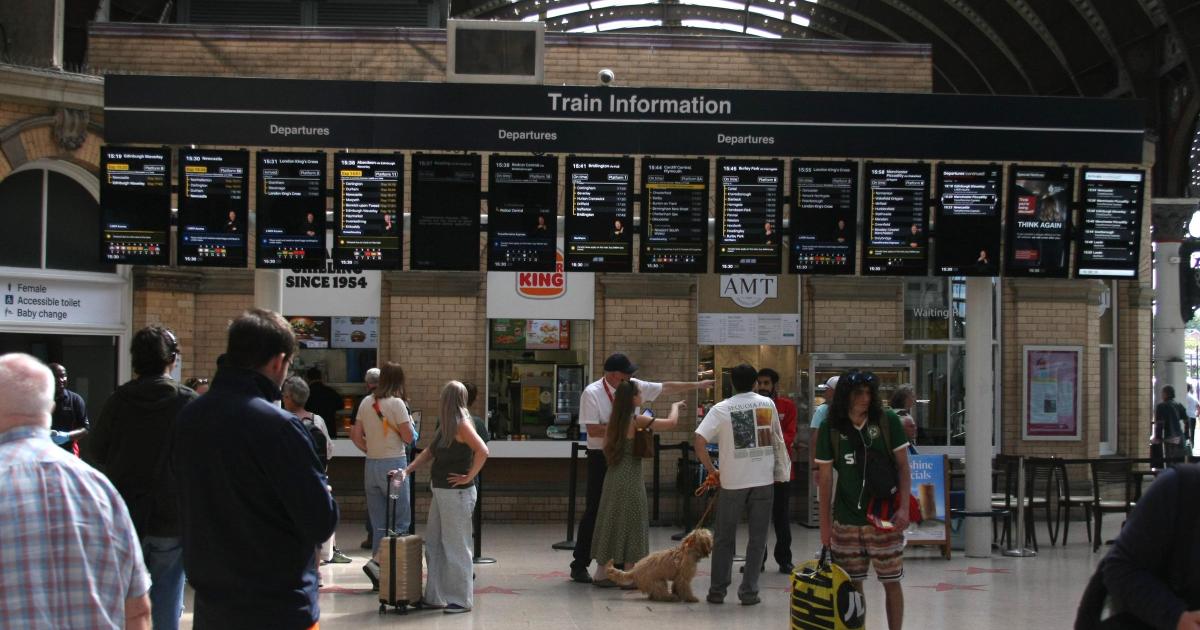 Scarborough rail passengers face delays over defective track