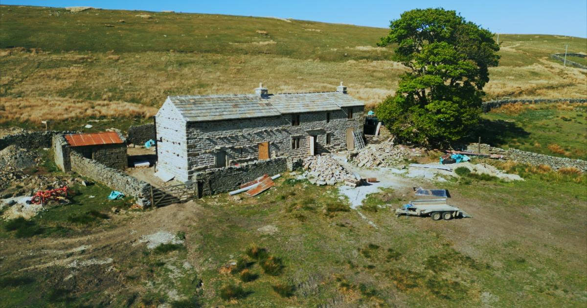 How close Anty John's is to Amanda Owen's Ravenseat