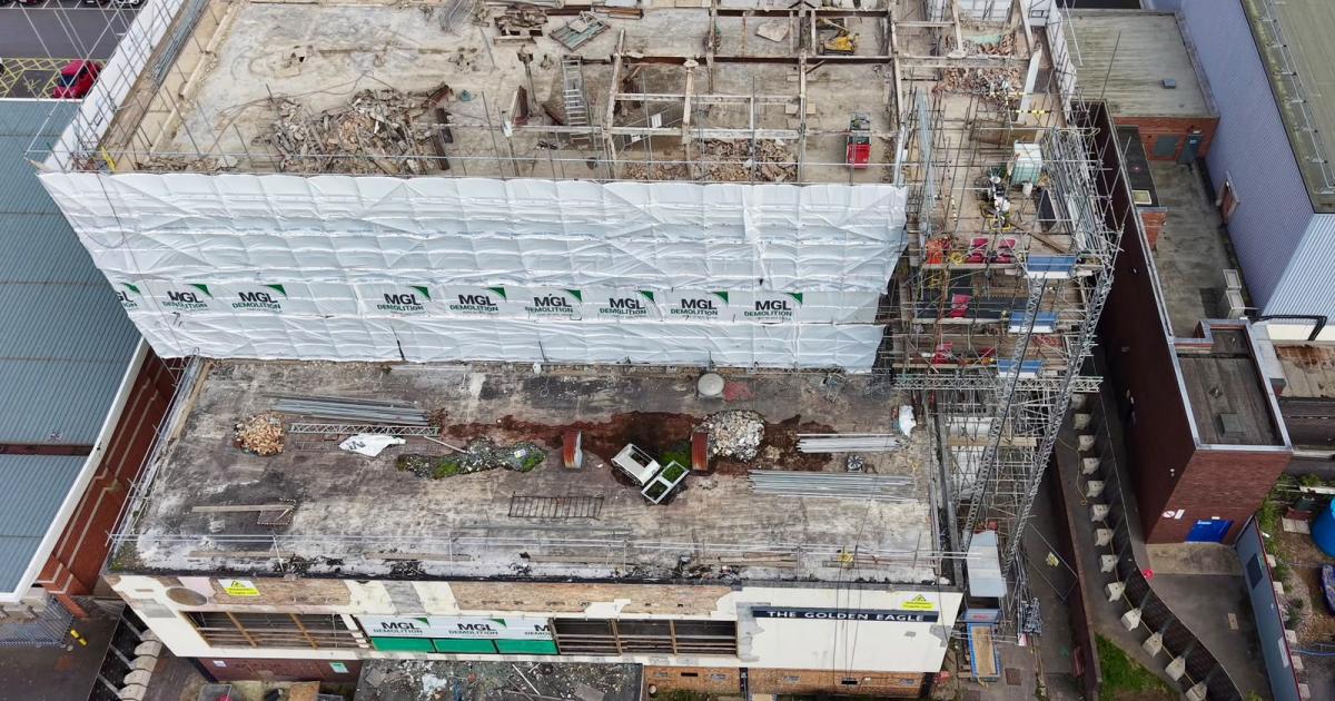 Pictures show demolition crews at Golden Eagle in Thornaby