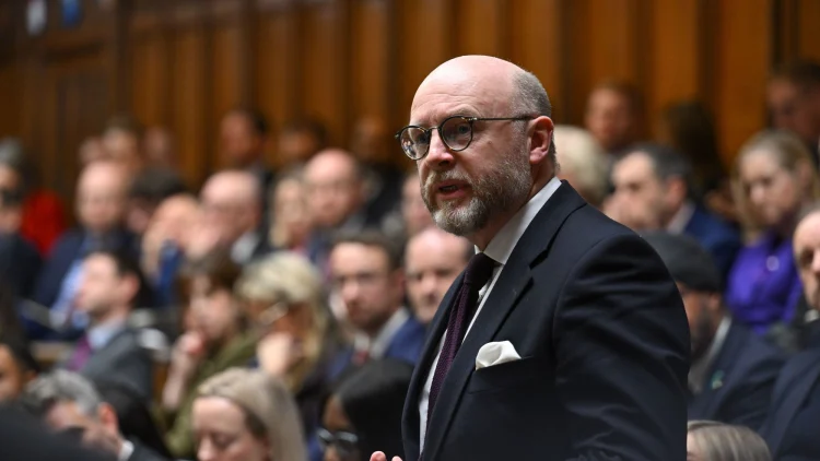 Senior Labour MP Says UK Must Not Repeat North Sea Oil Mistakes With AI Wealth