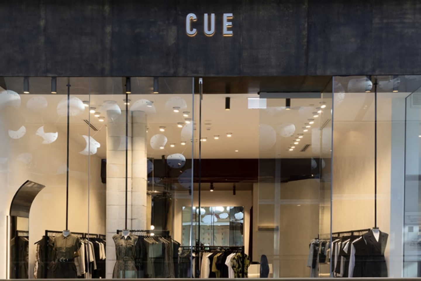 Fashion house of Cue, Veronika Maine collapses
