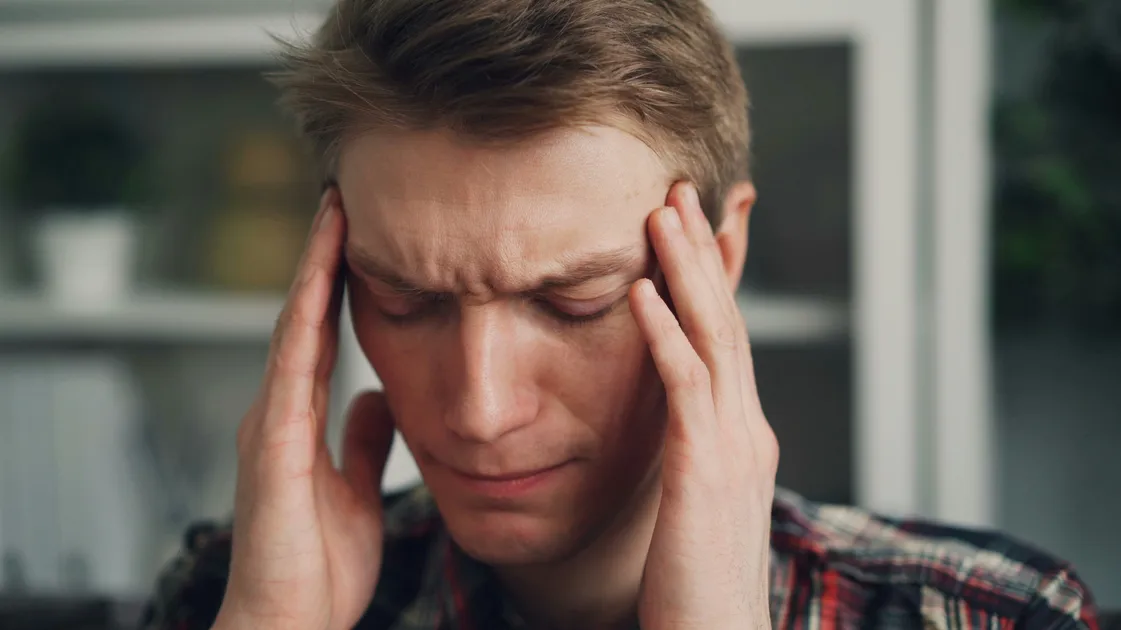 5 Symptoms Of Chronic Stress, According To A Psychologist