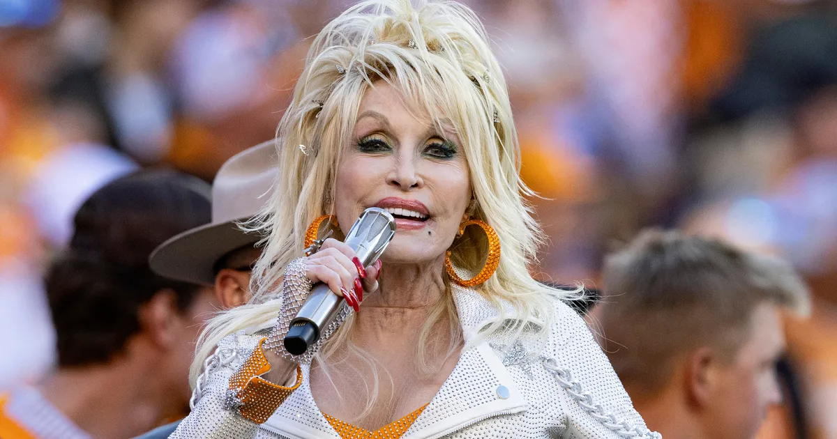 Dolly Parton's 9 To 5 Reaches New High In The UK Singles Chart
