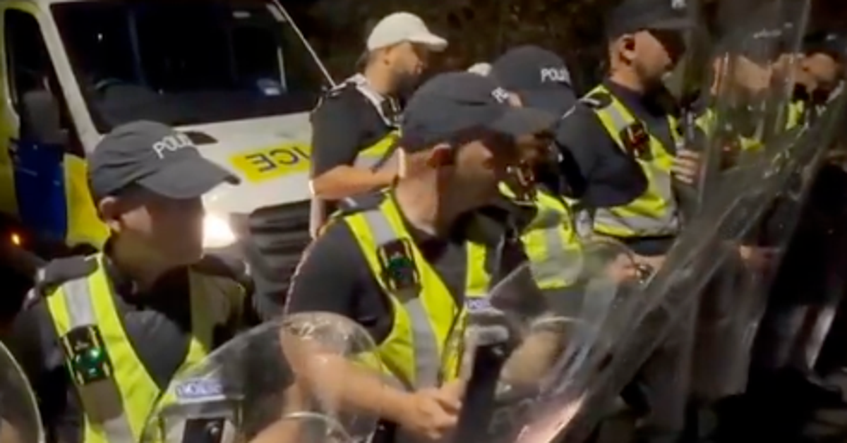 Government Criticizes Anti Migrant Protesters As Intimidating