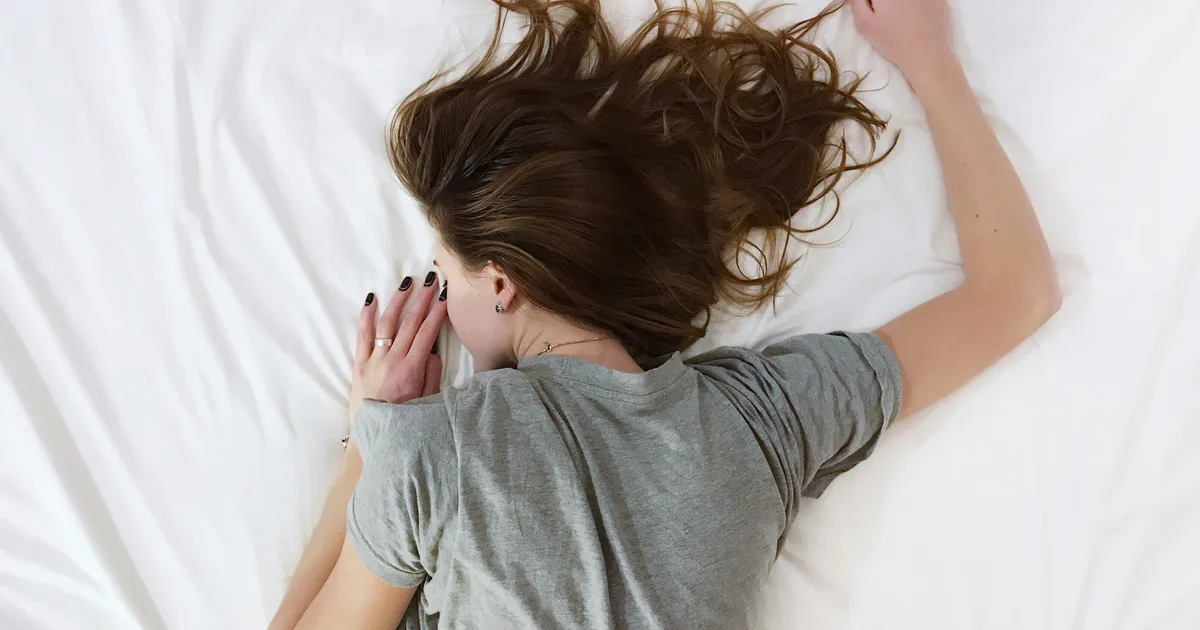 A Doctor’s 7 Non-Negotiable Rules For Better Sleep With SAD