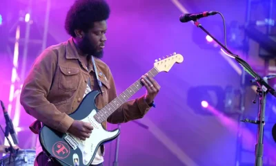 Michael Kiwanuka on stage in 2017