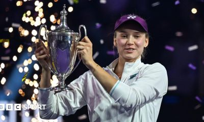 Elena Rybakina holds up the 2025 WTA Finals trophy