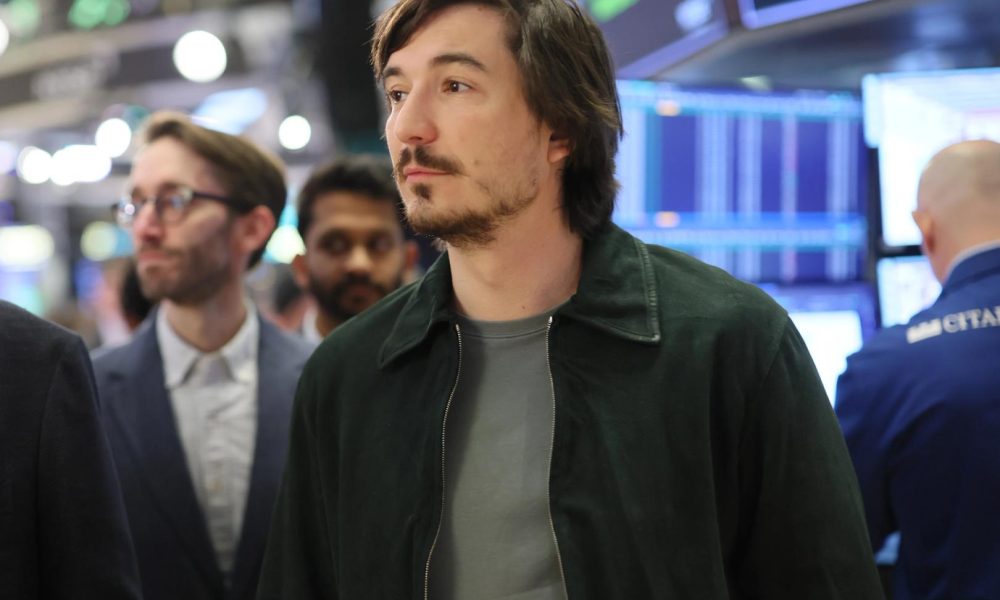Robinhood’s CEO Vlad Tenev fires back at AMC CEO in escalating fight over stock tokens