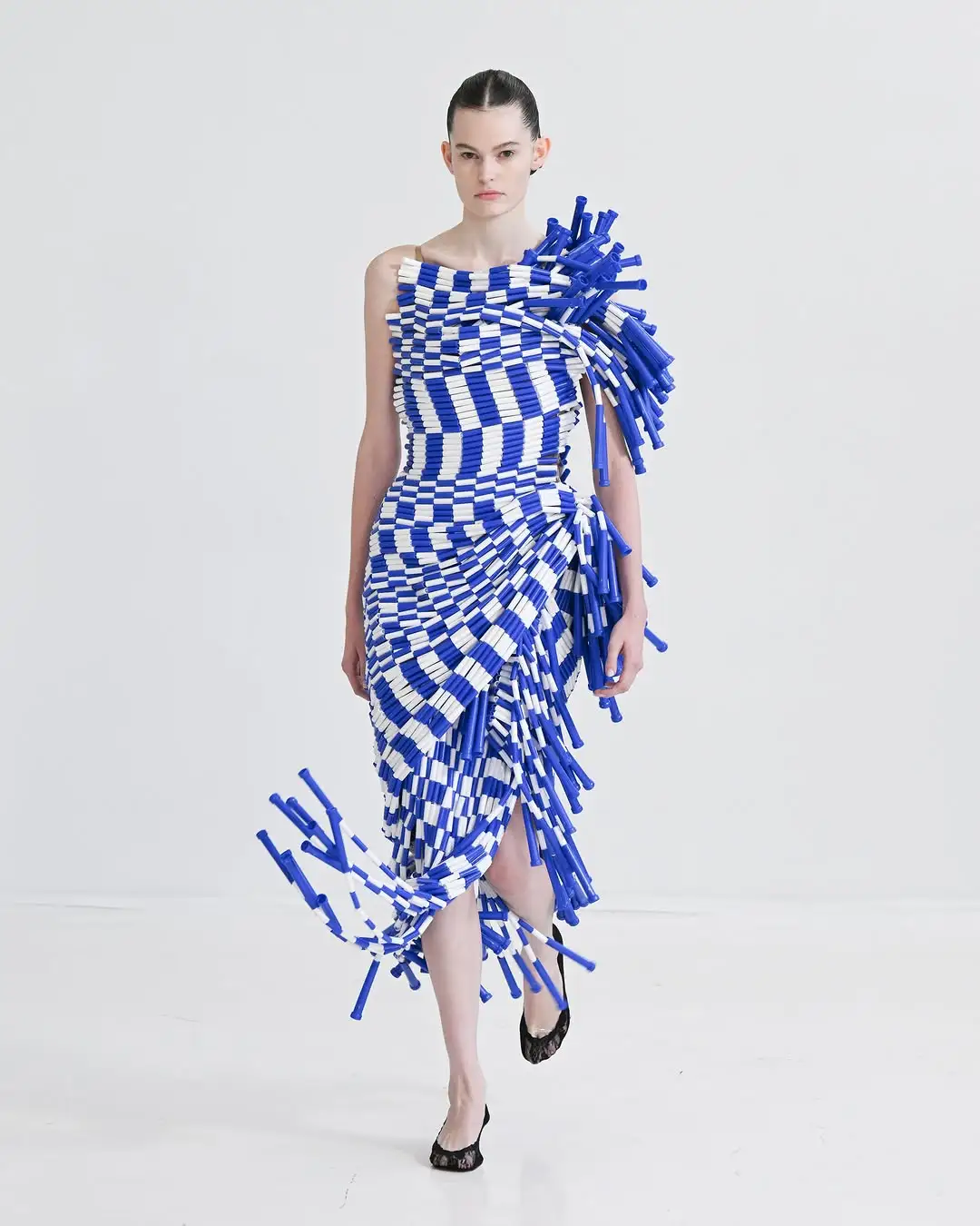 AREA SpringSummer 2027 Runway Review Metallic Drama Takes Over NYFW Image 1789656720 1