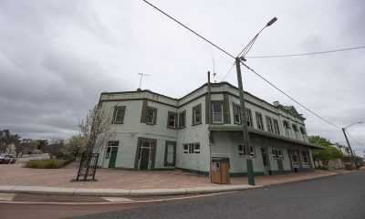 Fremantle AFL grand final to help revive WA country town's pub