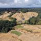Video: Hampshire golf course battles summer drought to keep players on course