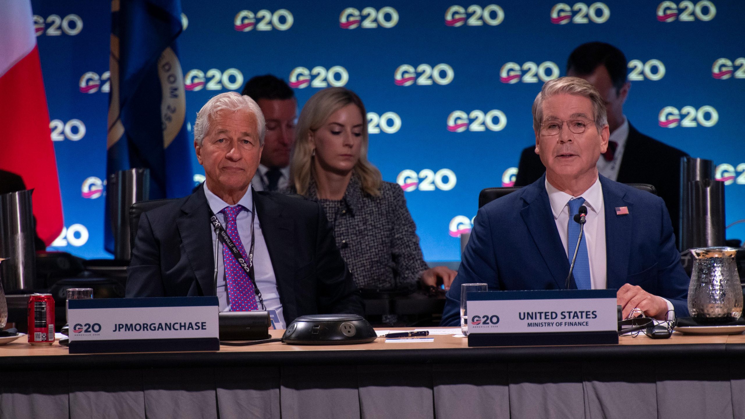 Trump Defends Hosting Russia at G20 as European Backlash Mounts