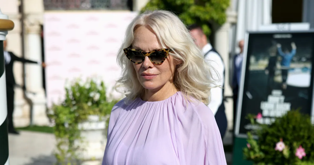 Pamela Anderson's Chic 'Poncho' Top Flatters Women Over 50