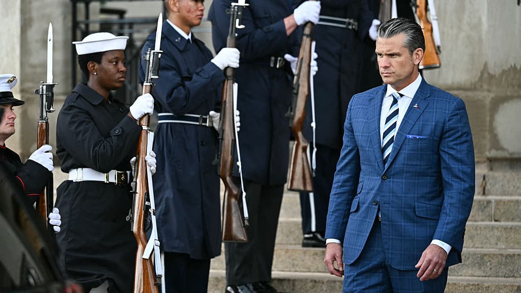 Republican Senator Calls On Trump to Replace Defense Secretary Pete Hegseth