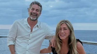 Jennifer-Anistons-Boyfriend-Jim-Curtis-Packs-on-the-PDA-in-Birthday-Tribute1.jpg
