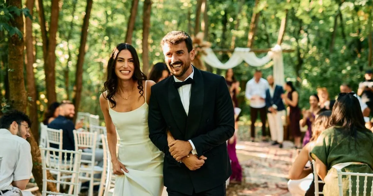 The 'timeless' wedding pose 2026 brides are obsessed with right now