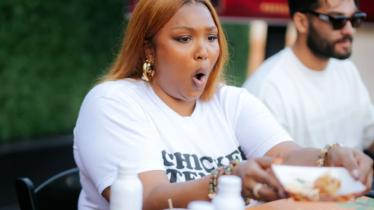 Lizzo, Sarah Michelle Gellar and More Stars Feast on Chicken Favorites at TenderFest 2026