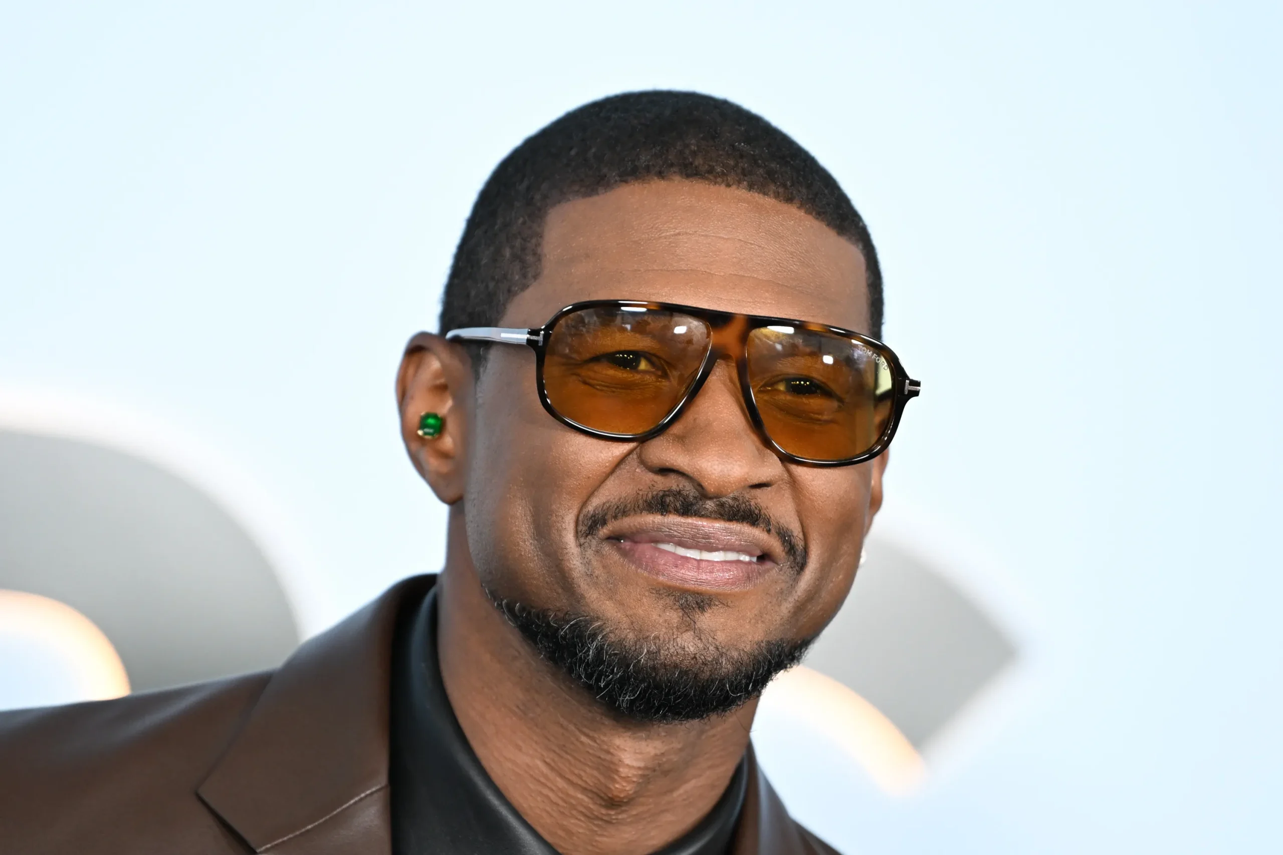 U Remind Me! Usher Reacts To His New Madame Tussauds Wax Figure And You Already Know Fans Got Jokes (VIDEO)
