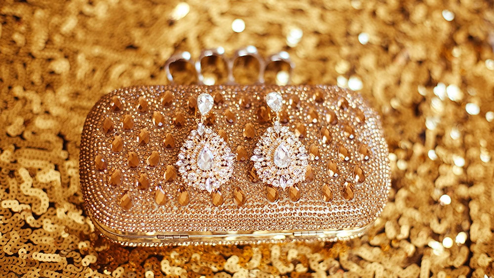 Signet Jewelers Stock Surges On Earnings, Guidance. But Note This Long-Term Trend.