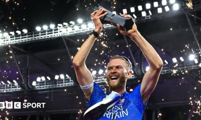 Josh Kerr lifts his trophy in the air after being crowned Ultimate 1500m champion