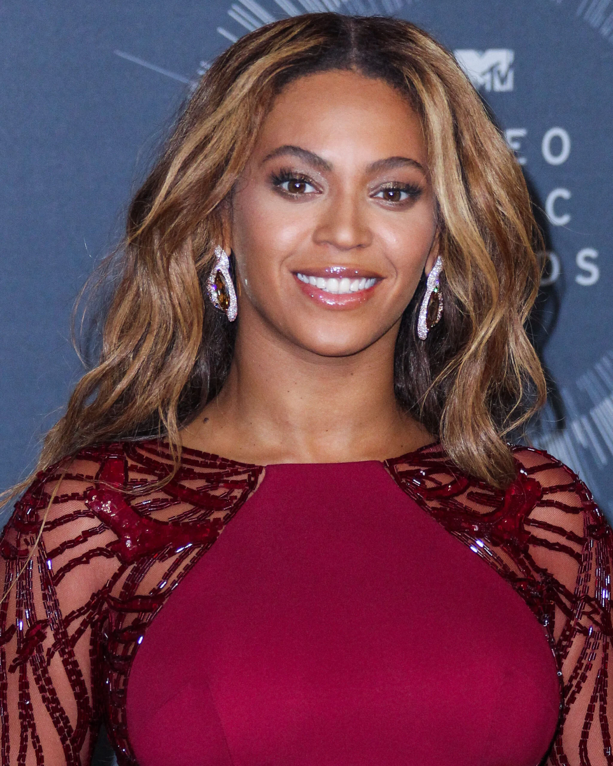 Beyoncé Celebrates 20-Year Anniversary Of 'B'DAY'