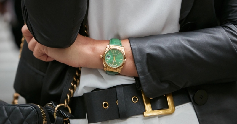 Classic womens watches feature
