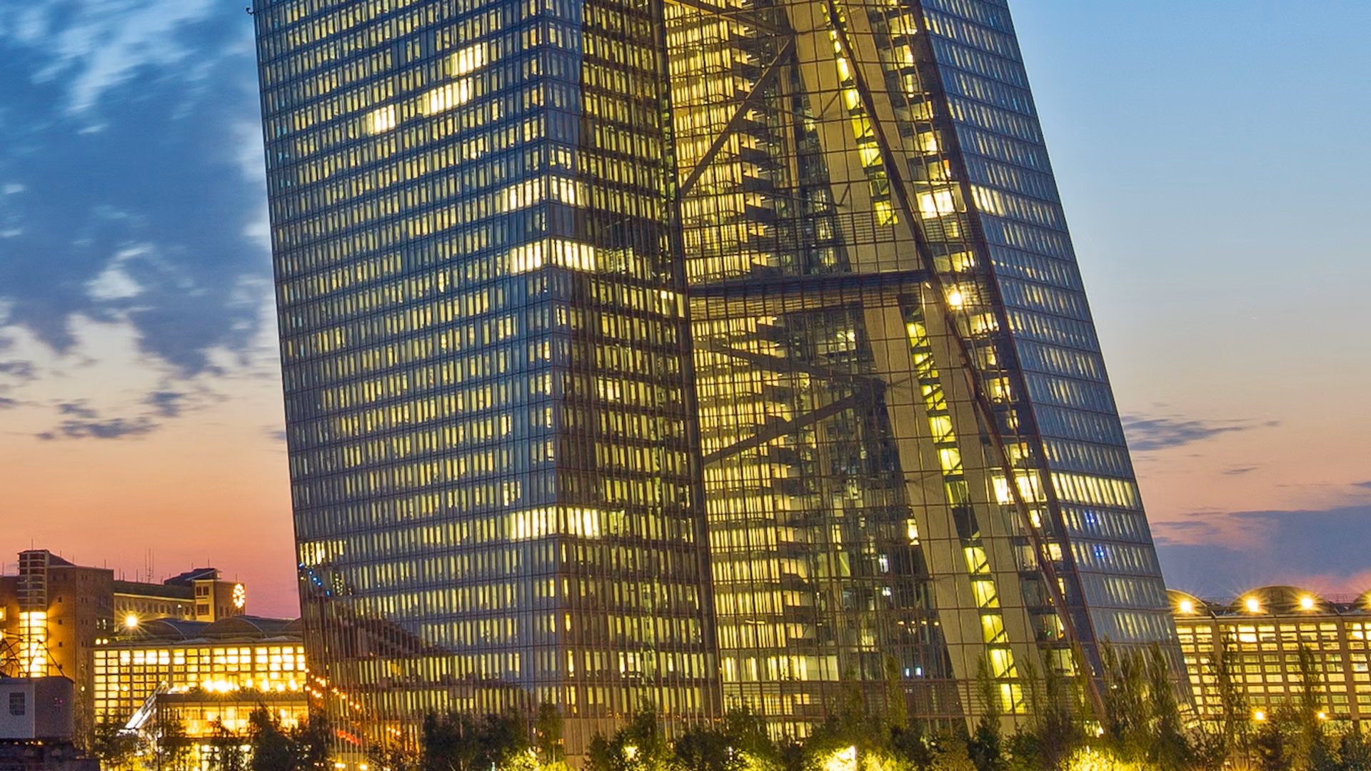 ECB seeks tighter MiCA rules to block indirect stablecoin yields and protect bank deposits