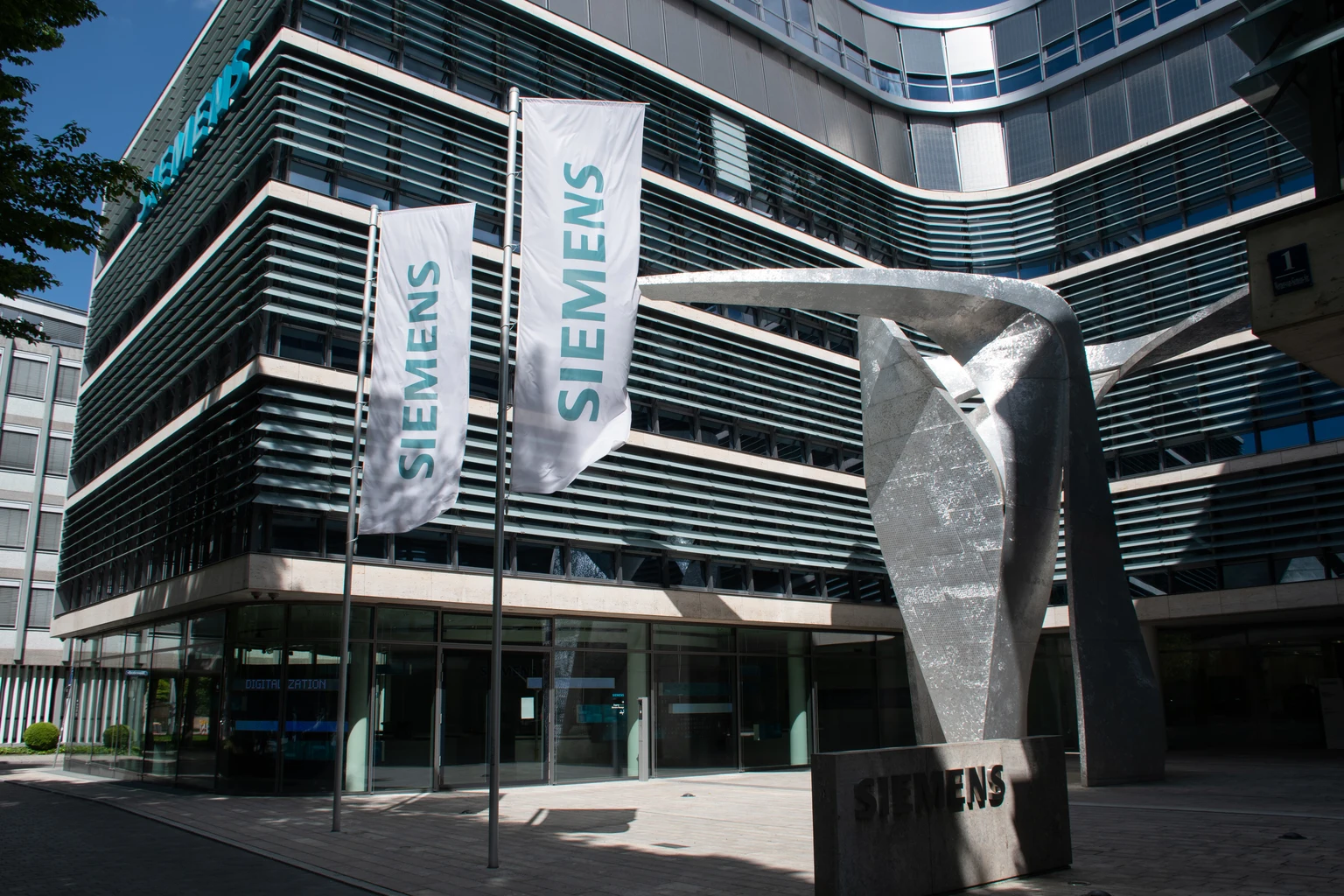 Siemens AG: Riding The AI Investment Boom (OTCMKTS:SIEGY)