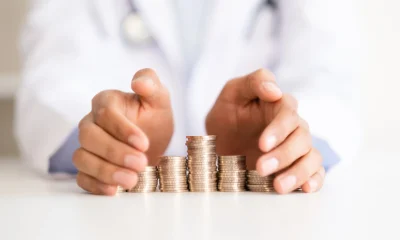 The doctor protects the savings