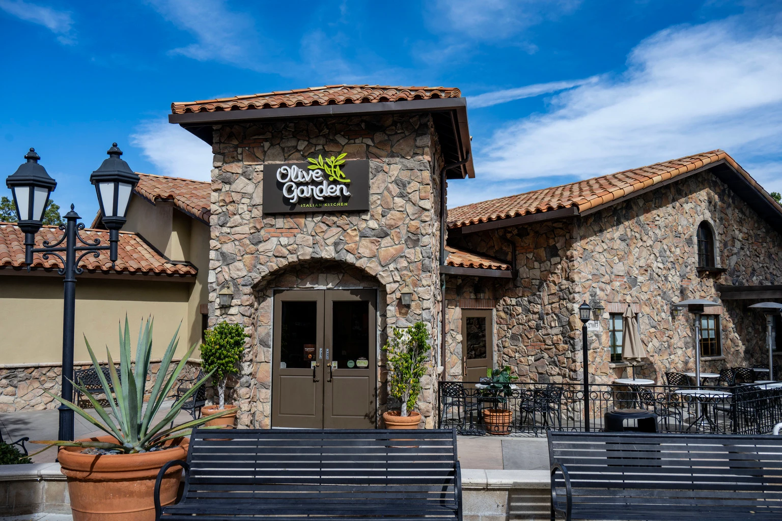 Olive Garden Storefront